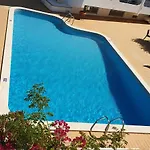 Casa agradável com piscina partilhada